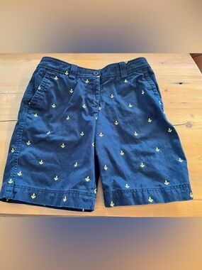 LL BEAN NAVY BLUE BERMUDAS SIZE 6 REGULAR. GOLD ANCHORS MOTIF